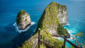1. 🦕 KELINGKING BEACH 📍 Kabupaten Klungkung, Nusa Penida 4-1600x900
