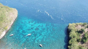 13. 🐠 GAMAT BAY 📍 Kabupaten Klungkung, Nusa Penida 3-1600x900