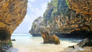 15. 🌊 SULUBAN BEACH (BLUE POINT) 📍 Kabupaten Badung 7-1600x900