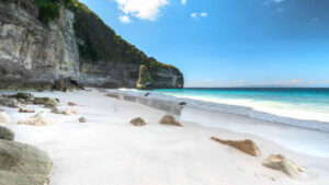 20. 🏖️ SUWEHAN BEACH 📍 Kabupaten Klungkung, Nusa Penida 4-1600x900