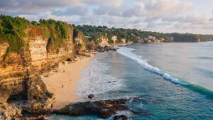 5. 🌅 DREAMLAND BEACH 📍 Kabupaten Badung 6-1600x900